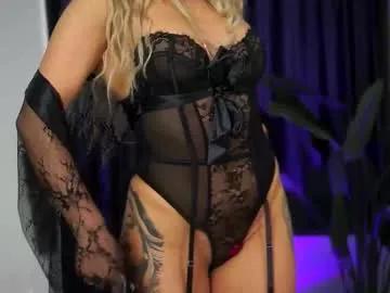 almavelia on Chaturbate 