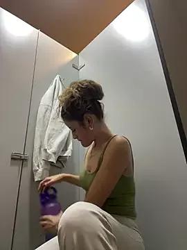 alana15 on StripChat 