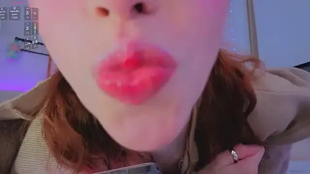 HappyVivy on StripChat 