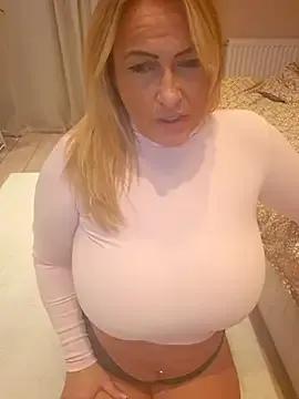 Isabellaa04 from StripChat