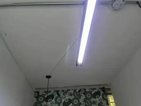 Freechat Issa_Milf__ on StripChat