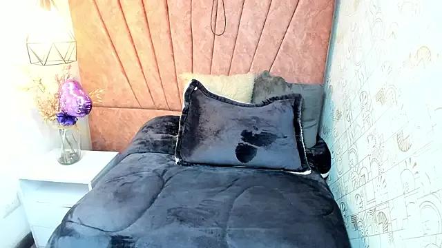 Freechat Issa_Milf__ on StripChat