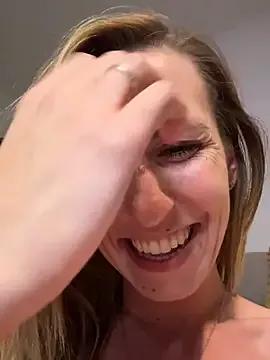 lola_tentatiion on StripChat 