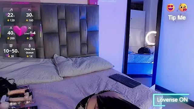 Lolaaa_loove_ on StripChat