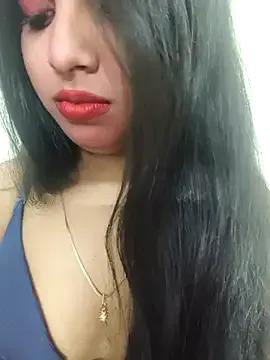 Maahhii_2 on StripChat 