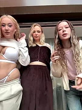 RollDolls from StripChat