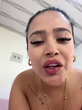 Sara_fun on StripChat 